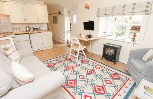 Newport Cottage | FIG COTTAGE, pet friendly, character holiday cottage in Brighstone