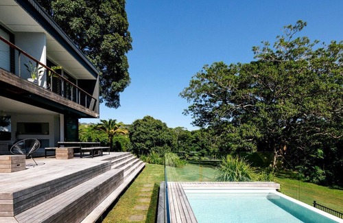 McLeods Shoot House | Figtree House (With Car Parking)