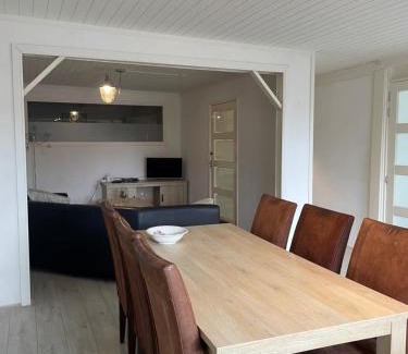 Dokkum Apartment | Fijne woning op hippische accommodatie aan de rand van Dokkum