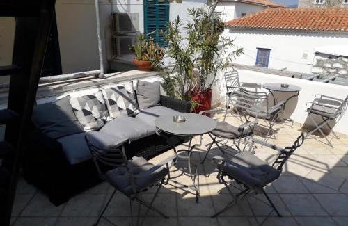Hydra House | Filenia