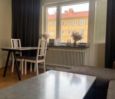 Orebro Apartment | Fin Lägenhet Nära Centrum
