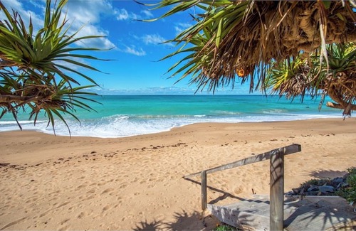 Sapphire Beach Apartment | Fin's at Sapphire Beach 'Dolphin' apartment - absolute beachfront!