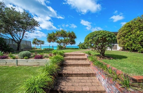 Sapphire Beach Apartment | Fin's at Sapphire Beach 'Dolphin' apartment - absolute beachfront!