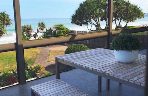 Sapphire Beach Apartment | Fin's at Sapphire Beach 'Dolphin' apartment - absolute beachfront!