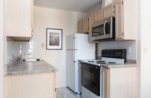 Boston Financial District Apartment | Financial District, close to Quincy Market, Aquarium & Seaport. 5min walk to public transportation.