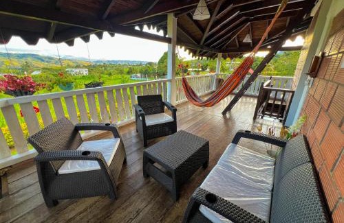 Yotoco House | Finca Cabaña con piscina cerca al Lago Calima