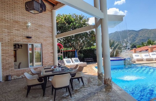 San Jeronimo Villa | Finca CaraLuna, Armonía En Todo Esplendor