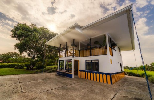 Montenegro House | Finca el Bosque