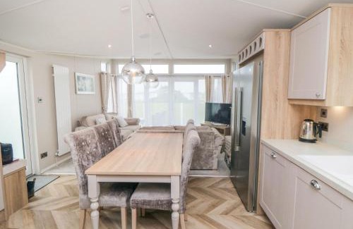 Cayton Bay House | Finch 65
