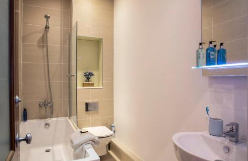 Finchley Church End Apartment | Finchley Central Luxury 3 bed triplex loft style apartment