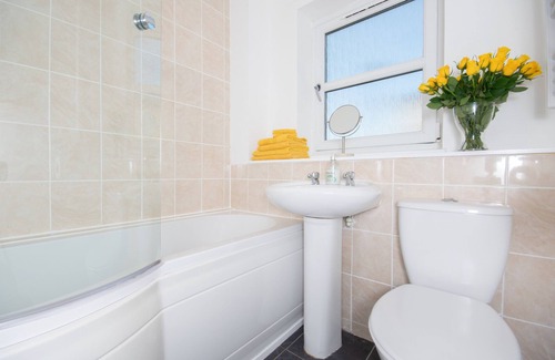 Central Aberdeen Apartment | ✪ Find Dwellcome Home Ltd ✪ 2 bed apartment with king & double beds