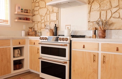 Landers House | Find renewal in the high desert magic of Moonstone Adobe