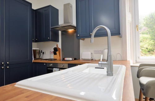 Tighnabruaich Apartment | Findhorn Upper - waterfront location, sea views, pet friendly