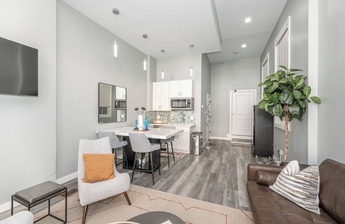 Over-the-Rhine Apartment | Findlay Market Suites – 6 Stylish Units in 1 Rental! Perfect for Groups