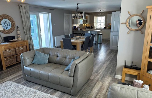 Buckie Cottage | Findochty Beach house - Private Garden-BeachFront
