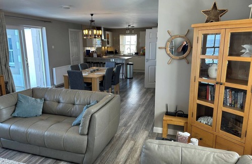 Buckie Cottage | Findochty Beach house - Private Garden-BeachFront