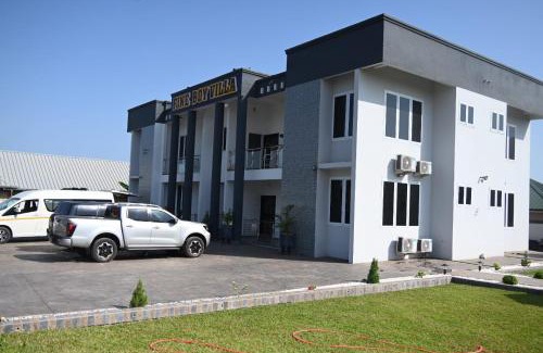 Accra Region Apartment | Fine Boy Villa, Luxe Two-Bedroom Apartments in Tema Community 25