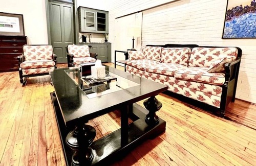 Ferdinand Apartment | Fine Furniture Factory Luxury 2 Bedroom Apartment - 15 minutes to Holiday World!