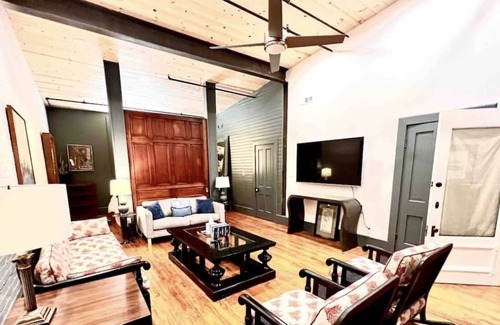 Ferdinand Apartment | Fine Furniture Factory Luxury 2 Bedroom Apartment - 15 minutes to Holiday World!