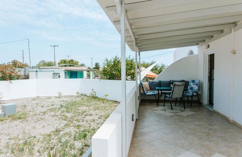 Kamari House | Finikas Home