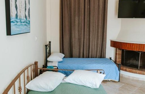 Kamari House | Finikas Home