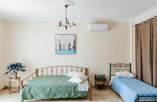 Kamari House | Finikas Home