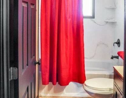 Bloomington House | Fiore del Lago - Cozy Farmhouse near Bear Lake - Pet Friendly!