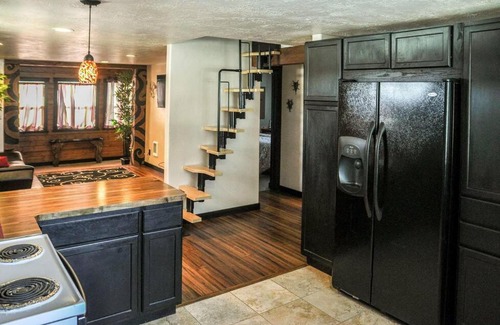 Bloomington House | Fiore del Lago - Cozy Farmhouse near Bear Lake - Pet Friendly!