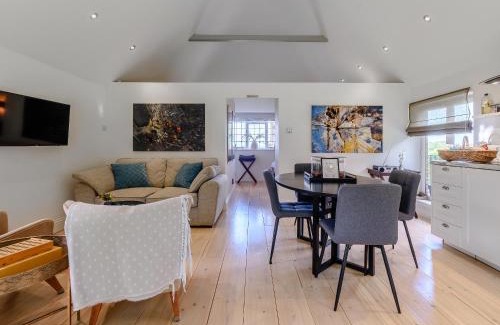 Crowborough Apartment | Fir Tree Apartment - Uk49993