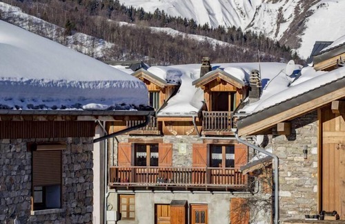 Saint-Marcel Apartment | Fireplace or stove, parking, tv, ski locker, 60m², Saint Martin de Belleville