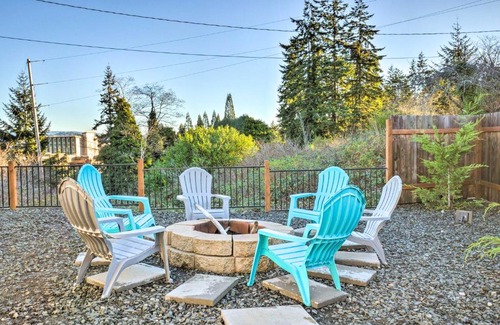 North Bend House | Fire Pit and Bay Views North Bend Home!