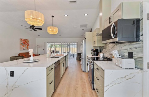 Bradenton House | Fire pit - Arcade Games - Pets Allowed