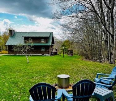 Livingston Manor House | Fire Pit, Bbq & Sprawling Lawn Elk Point Cabin