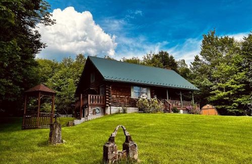 Livingston Manor House | Fire Pit, Bbq & Sprawling Lawn Elk Point Cabin