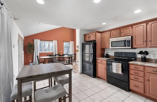 Massanutten House | Fire Pit ~ Pool Table ~ Movie Theater