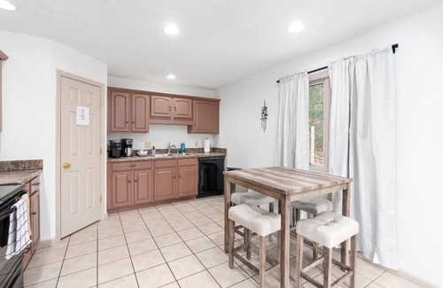 Massanutten House | Fire Pit ~ Pool Table ~ Movie Theater