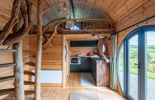 Holbeton Cottage | Firefly - a maisonette that sleeps 4 guests in 2 bedrooms