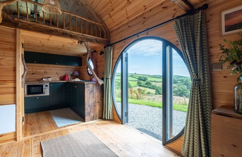 Holbeton Cottage | Firefly - a maisonette that sleeps 4 guests in 2 bedrooms