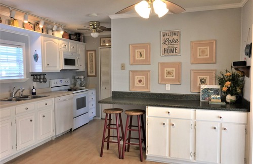Granbury Cottage | Firefly Cottage - Lakefront Cottage with Huge Dock on Quiet Cove