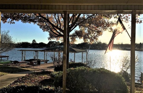 Granbury Cottage | Firefly Cottage - Lakefront Cottage with Huge Dock on Quiet Cove