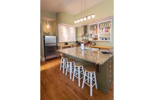 Elizabethtown Apartment | Firehouse Library Apartment