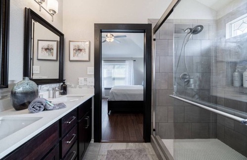 Edmond House | Firelane - Classy, Comfortable, Pet friendly