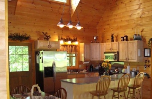 Franklin House | Fireman's DreamCabin 5 BR 3 Baths Beautiful Log Home with Starlink WiFi! Hot Tub