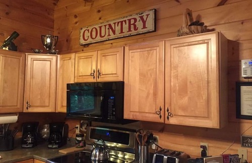Franklin House | Fireman's DreamCabin 5 BR 3 Baths Beautiful Log Home with Starlink WiFi! Hot Tub