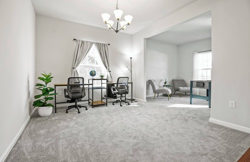 Palm House | Firepit - Foosball - King Suite - 500Mbps - Office