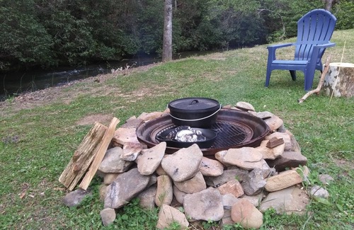 Murphy RV Rental | FIREPIT SMORES CREEKFRONT, GLAMPING TENTS, FLY FISH hdfishcamp@protonmail.com
