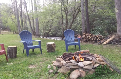 Murphy RV Rental | FIREPIT SMORES CREEKFRONT, GLAMPING TENTS, FLY FISH hdfishcamp@protonmail.com