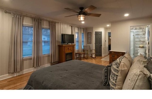 Niskayuna House | Fireplace | Patio | Parking