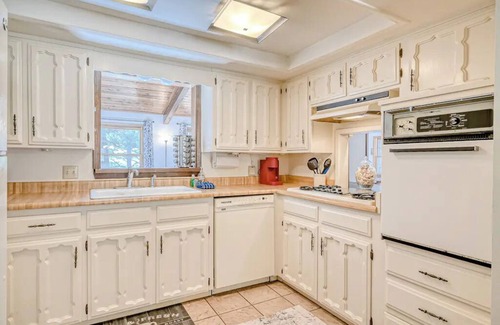 Angel Fire House | Fireplace | Pool Table | WiFi | Hot Tub | Deer Haven
