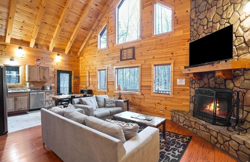 Logan Cabin | Fireside Cabin | Heart of Hocking Hills